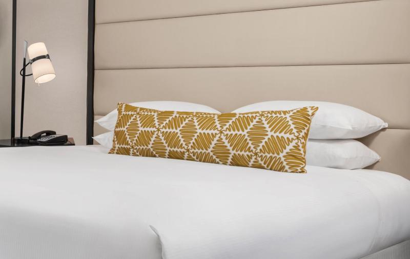 Traditional King Guestroom image 2