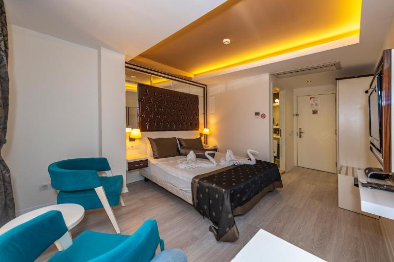 Double Room image 3