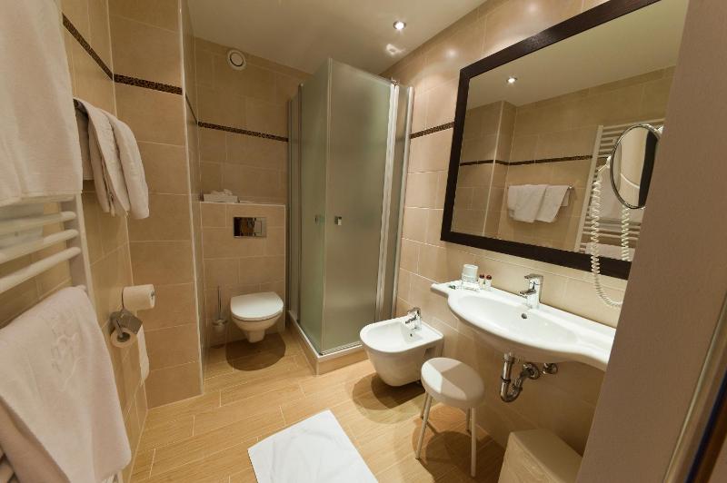 Superior Double Room image 4