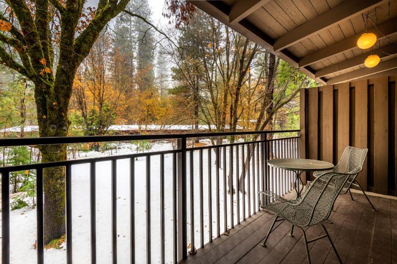 Double Room with Porch/Balcony image 2