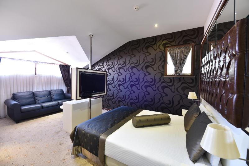 Club Suite image 2