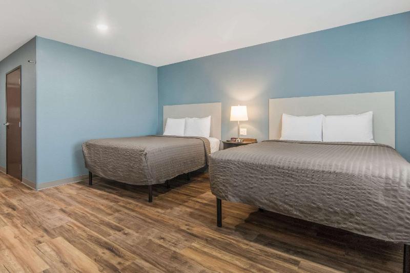 Queen Room with Two Queen Beds - Disability Access/Non-Smoking image 2