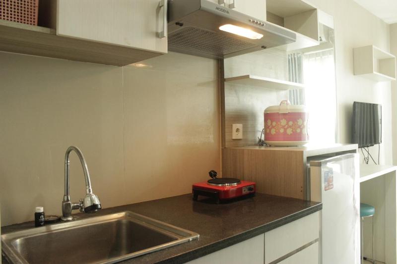 Comfy Studio Apartment near UNPAD Taman Melati Jatinangor By Travelio - image 15