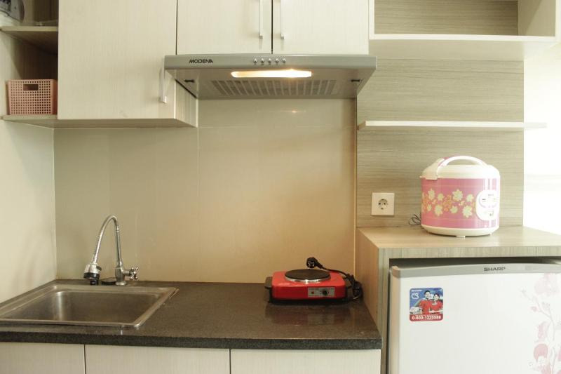 Comfy Studio Apartment near UNPAD Taman Melati Jatinangor By Travelio - image 12