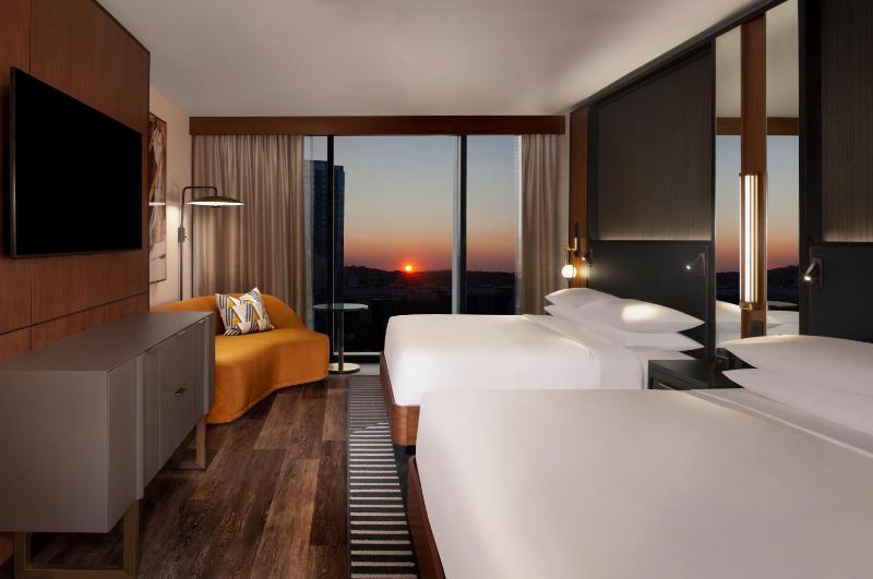 Queen Room with Two Queen Beds and Accessible Tub - Disability Access image 2