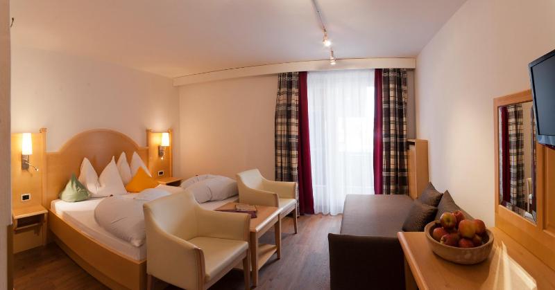 Large Single Room image 4