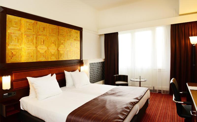 Deluxe Twin Room image 1