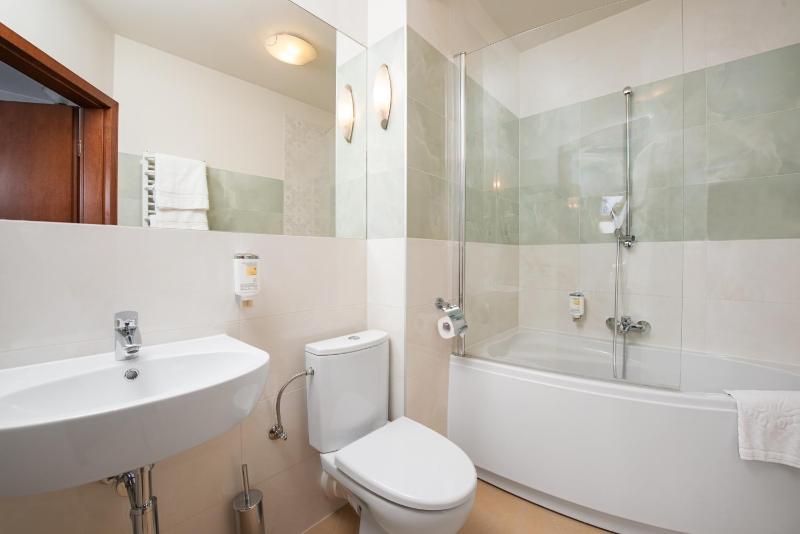 Deluxe Double Room image 4