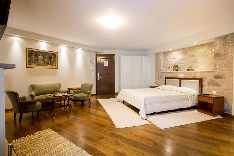 Superior Suite with Spa Bath image 4