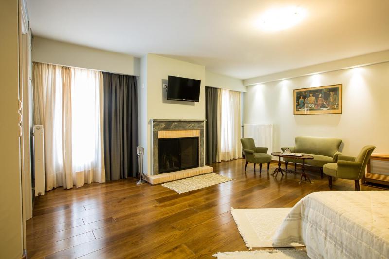 Superior Suite with Spa Bath image 2