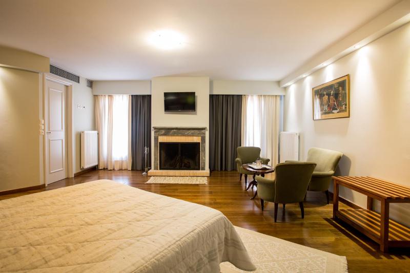 Superior Suite with Spa Bath image 3