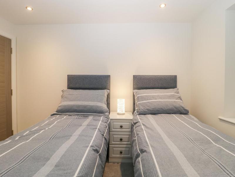 Flat 2 38 Preston Road - image 4