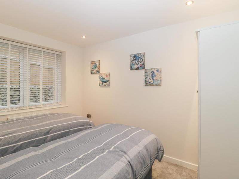 Flat 2 38 Preston Road - image 18