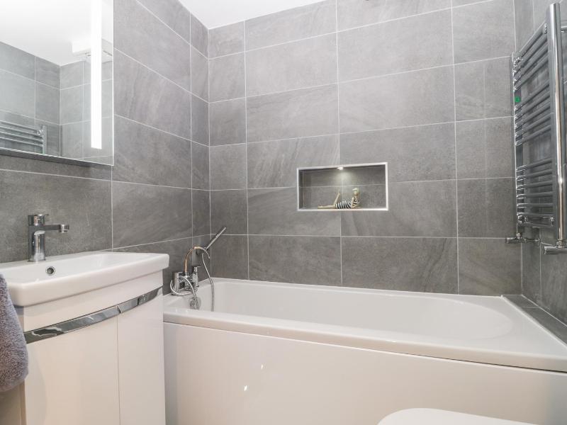 Flat 2 38 Preston Road - image 22