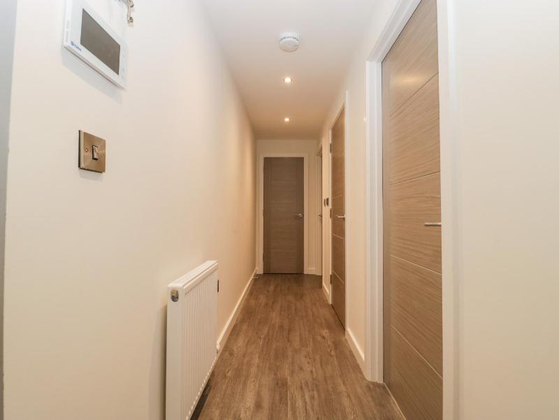Flat 2 38 Preston Road - image 17