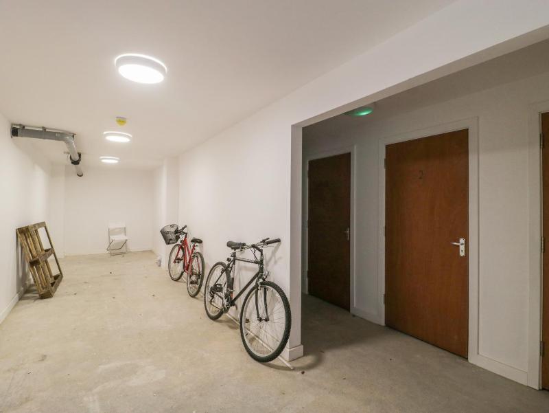 Flat 2 38 Preston Road - image 20