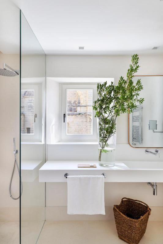 Deluxe Double or Twin Room image 2