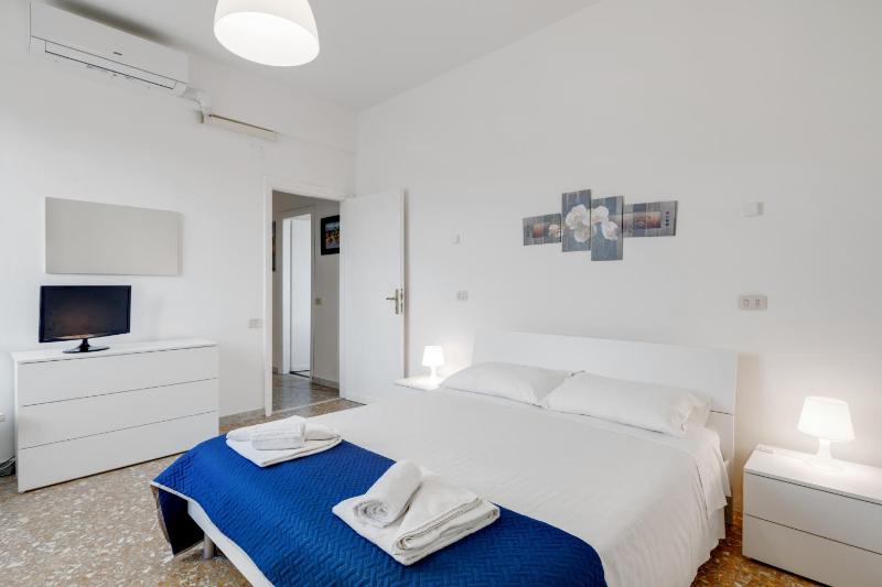 One-Bedroom Apartment image 3