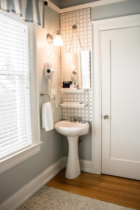 Standard Queen Room - Reef image 2