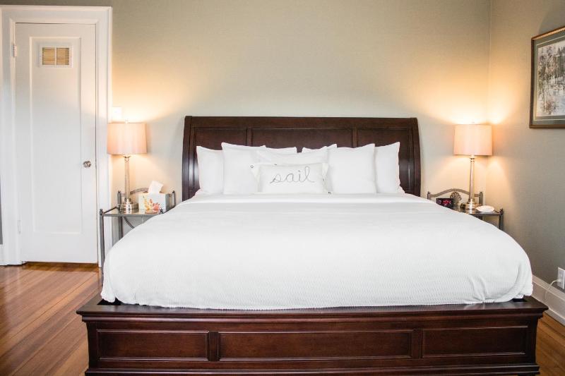 King Room with View - Harbor image 2