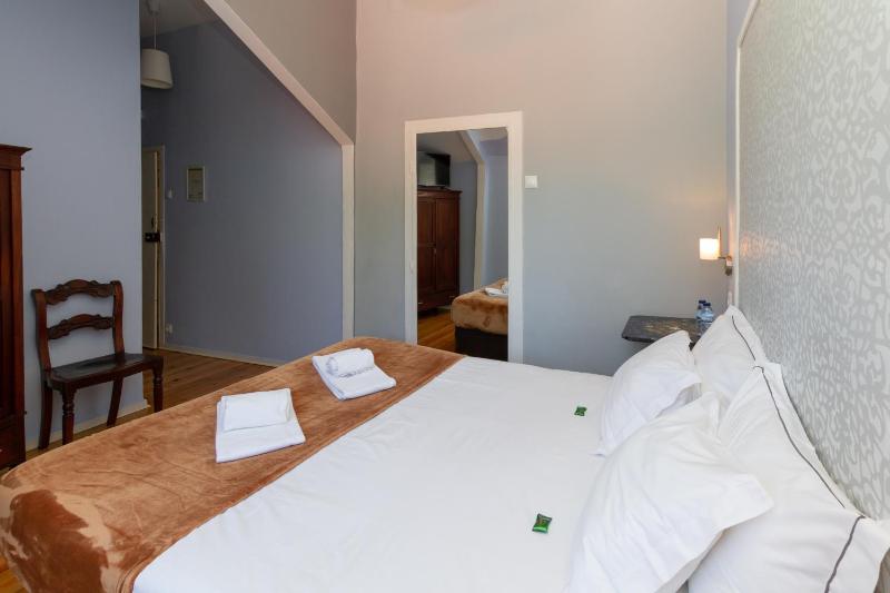 Double or Twin Room image 3