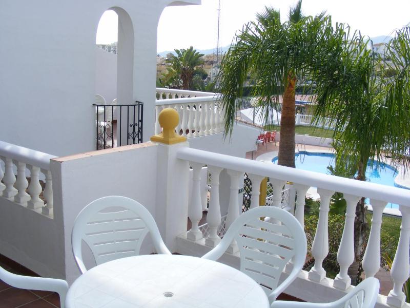DúplexThree-Bedroom Apartment with Garden View image 3