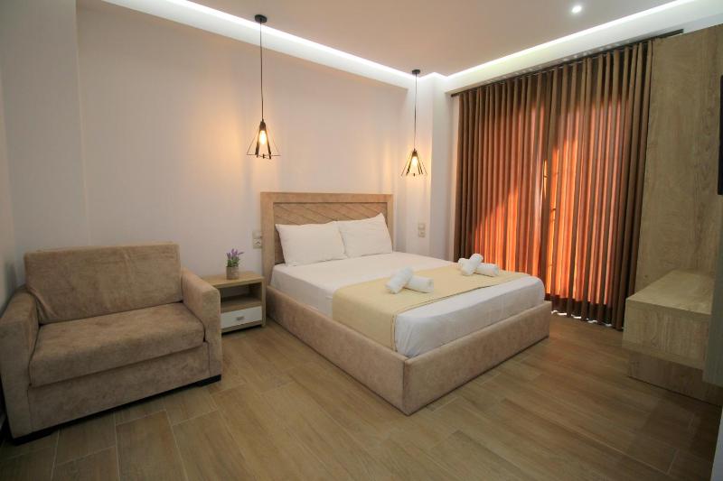 Comfort Triple Room image 3