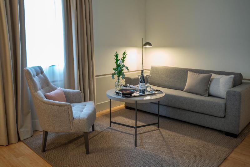 Junior Suite with Spa Access image 3