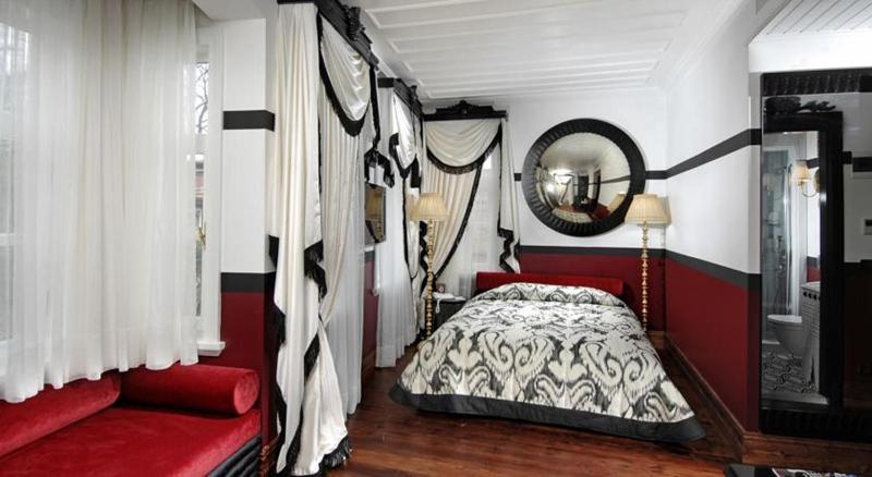 Deluxe Double Room image 3