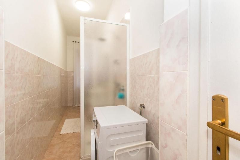 One-Bedroom Apartment image 4