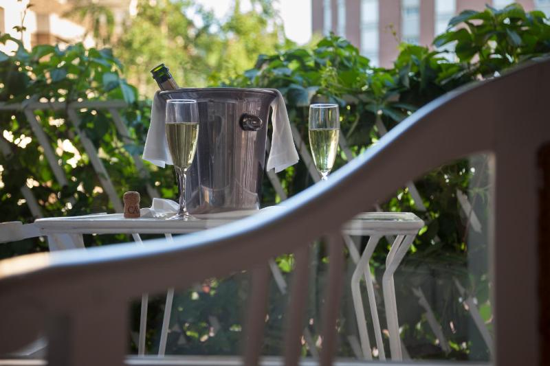 Double or Twin Room with Garden View image 4