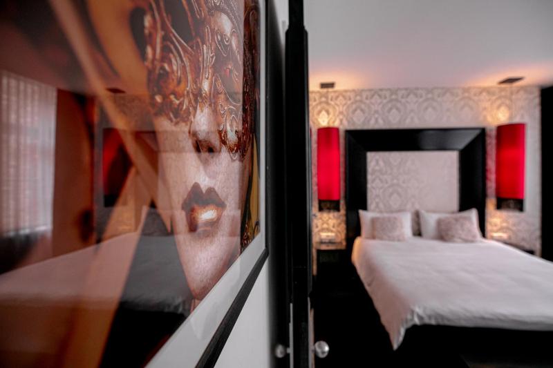 Superior King Room image 4