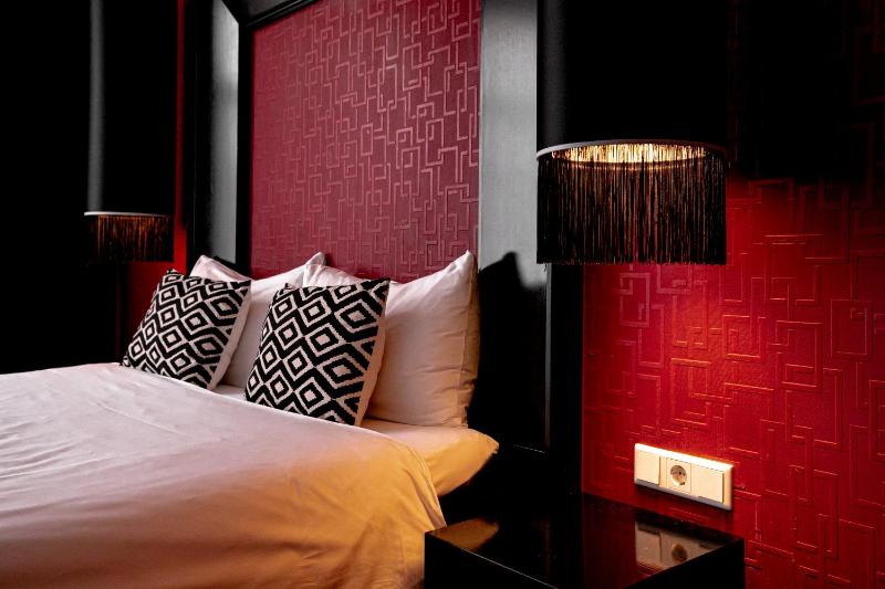 Deluxe King Room image 3