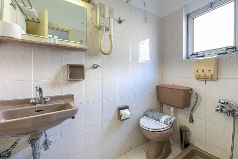 Deluxe Double Room image 3