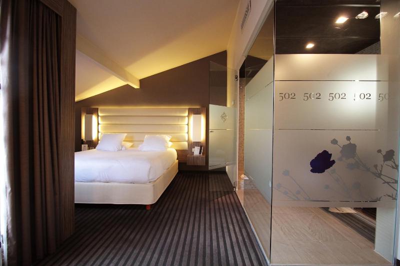 Junior Suite with Terrace image 2