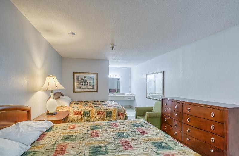 Deluxe Double Room (2 Adults + 1 Child)