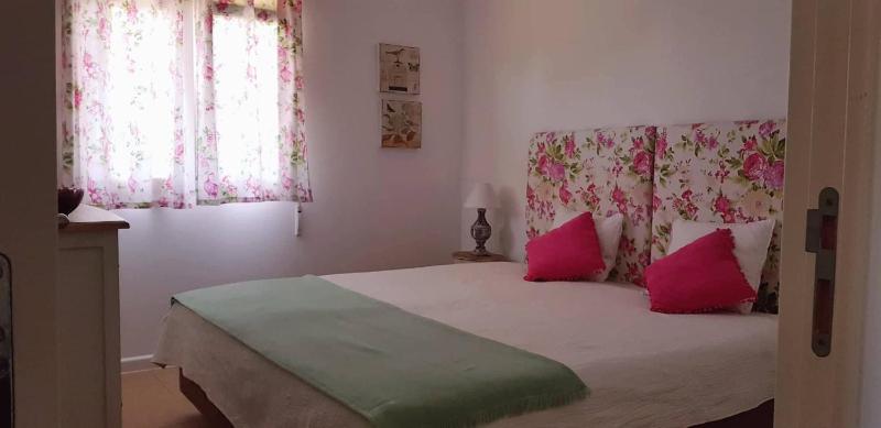One-Bedroom Apartment image 1
