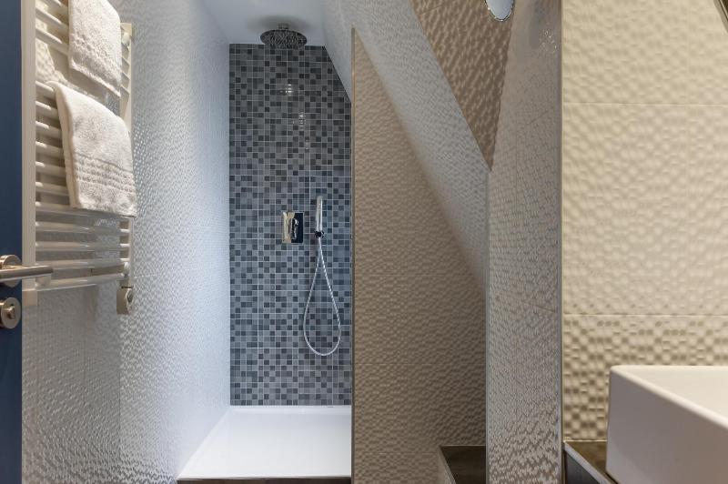 Deluxe Quadruple Room image 3