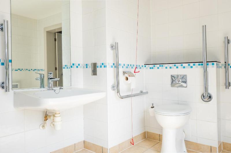 Standard Queen Room - Disability Access image 4