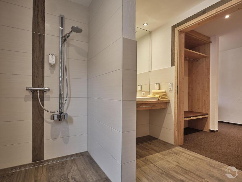 Deluxe Suite image 4