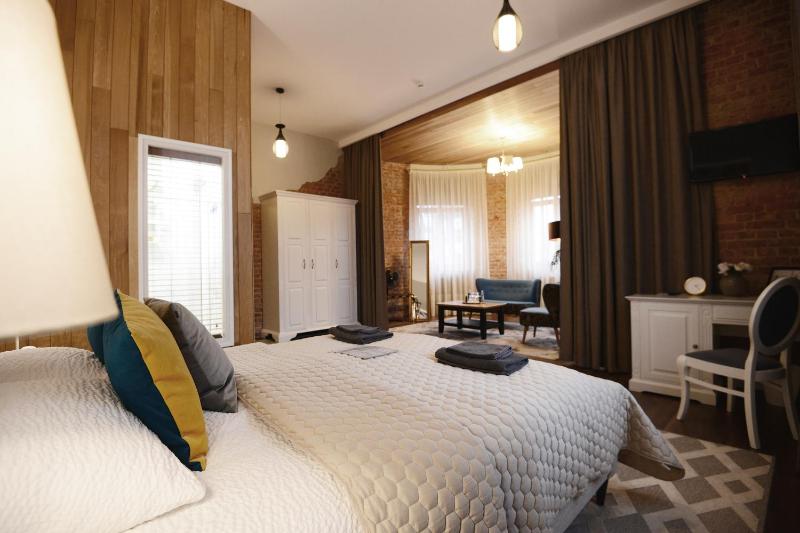 Superior King Room image 4