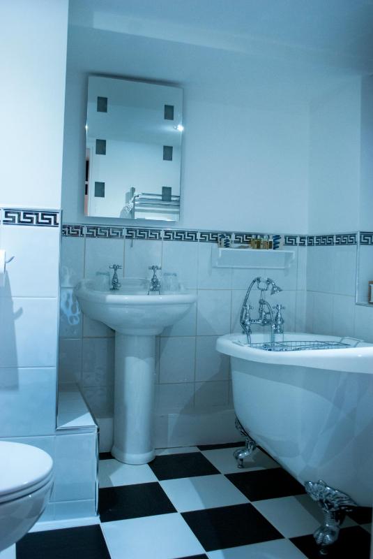 Deluxe Double or Twin Room image 2