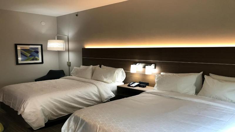 Standard Room with Two Queen Beds image 2