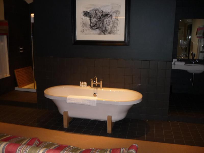 Deluxe King Room image 3