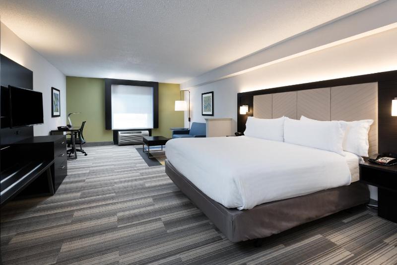 King Suite with Sofa Bed image 3
