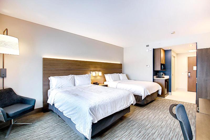 Holiday Inn Express and Suites Calgary Airport Trail NE By IHG - image 16