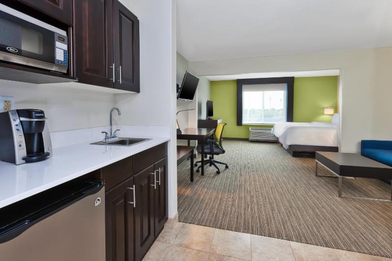 Standard King Room with Sofa Bed - Non-Smoking image 2