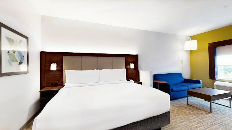 King Suite with Sofa Bed image 3