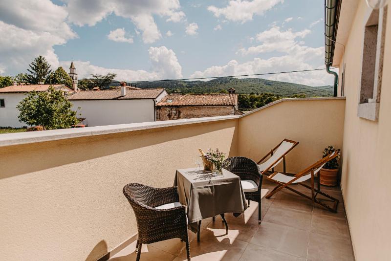 Superior Double Room with Balcony image 2