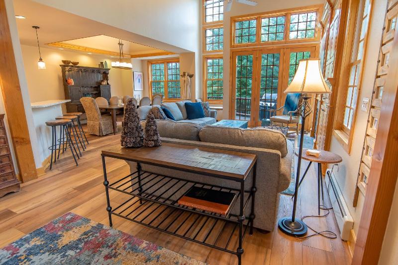 White Wolf Mountain Air Townhome: Elegant Retreat - image 16